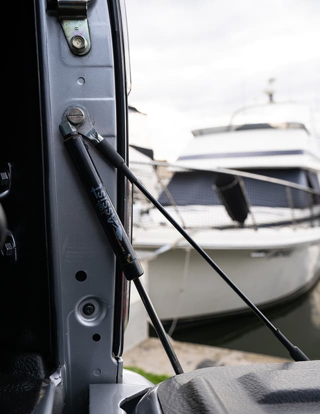 Isuzu DMAX Tailgate Strut