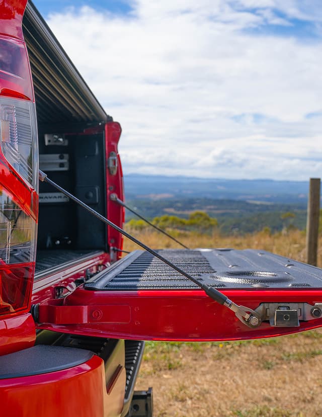Nissan Navara Tailgate Strut